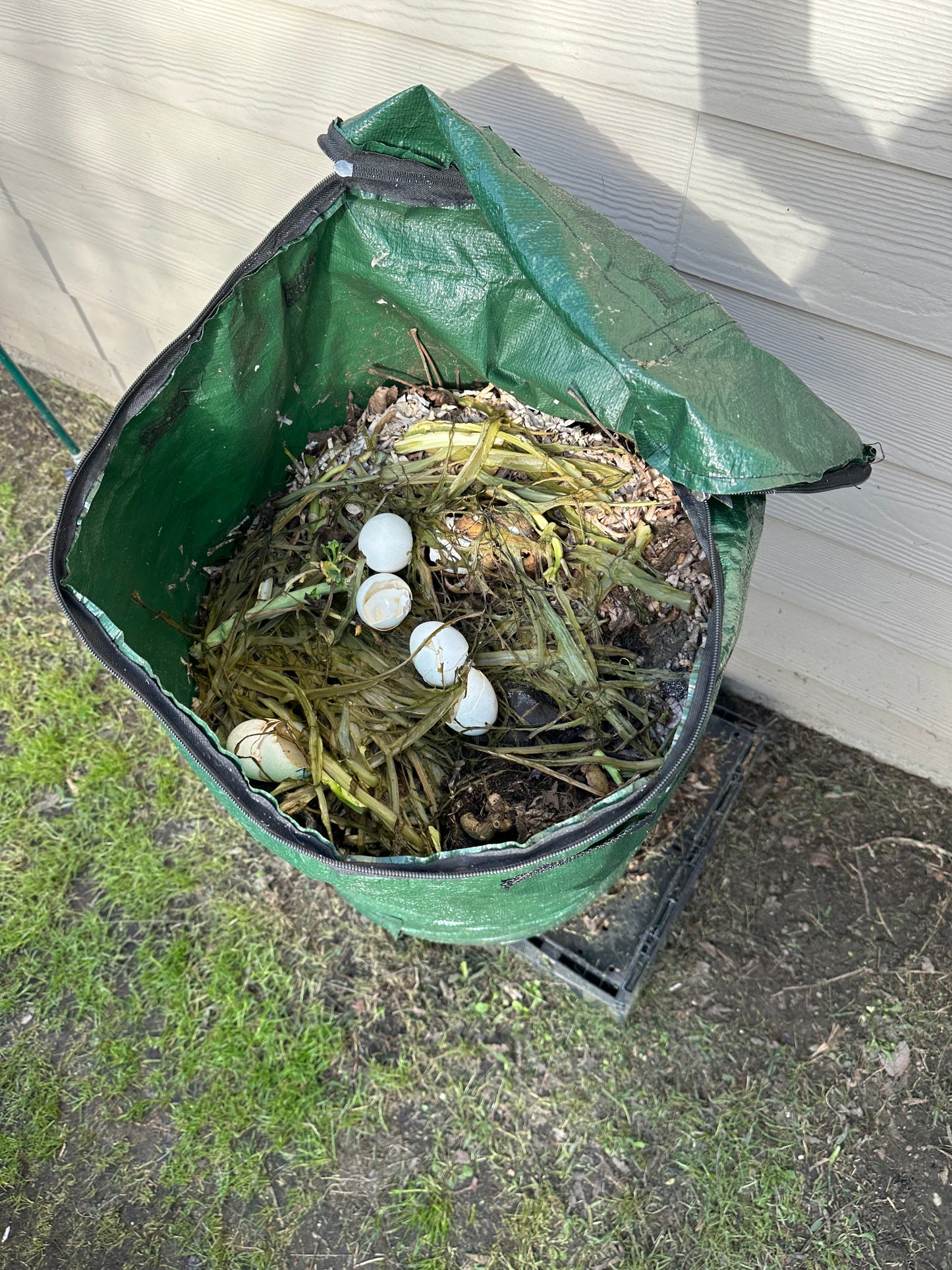 FREE Composting made easy PDF  (Screenshot only 2pgs )